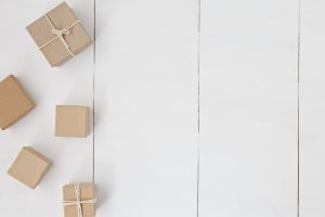 sustainable fashion brand using plastic-free packaging