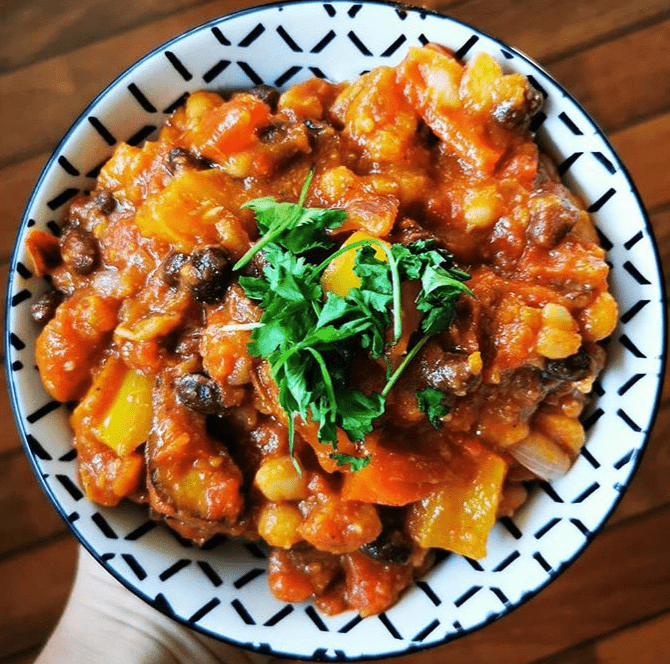 flexitarian recipes - veggie chilli in a blue bowl